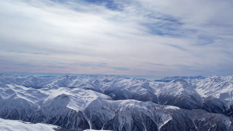 Vuelo-De-Drones-De-Invierno-Sobre-Las-Montañas-De-Mestia-En-Gerorgia