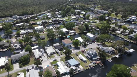 Weeki-Wachee-Gardens,-a-coastal-sun-drenched-community-on-the-Gulf-Coast-of-Florida