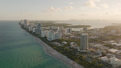 Miami-Beach,-Florida.-Luftdrohnen-Panoramablick