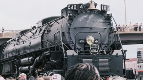 People-gather-around-and-admire-Union-Pacific's-Big-Boy-4014-steam-engine