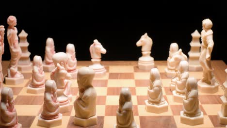 Schachspiel,-Handauswahl-Einer-Figur,-Um-Einen-Zug-Zu-Machen,-Konzept-Schachbrettspiel