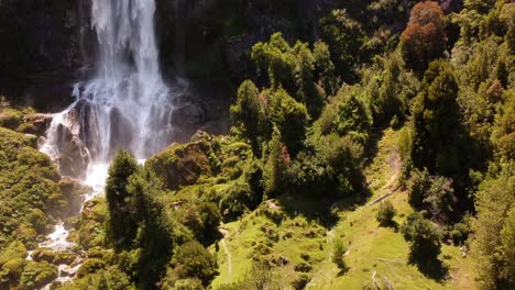 Natur,-Unglaublicher-Wasserfall-In-Patagonien-Motiviert-Sie,-Ihn-Zu-Besuchen