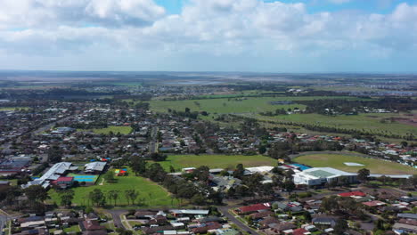Luftaufnahme-Der-Grovedale-West-Primary-School-Und-Des-Grovedale-College,-Geelong