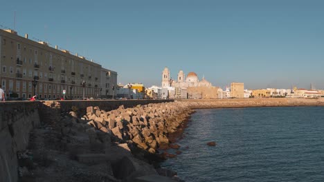 Timelapse-of-Cádiz-Cathedral-on-a-summers-evening