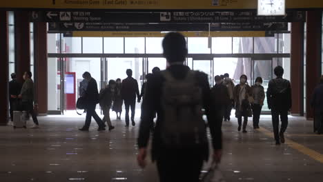 Slow-Motion-Of-Commuters-In-Mask-At-The-Kanazawa-JR-Train-Station-In-Japan-On-A-Busy-Day