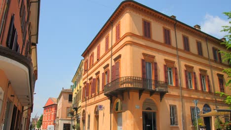 Street-Corner-Building-With-Ancient-Architectural-Design-In-The-City-Of-Cesena-In-Italy