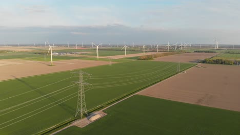 Weitläufige-Bauernlandschaft-Mit-Windmühlen-In-Flevoland,-Niederlande