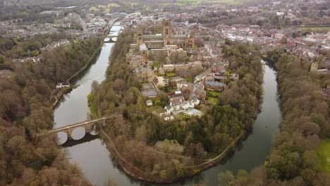 Aerial-tracking-shot-of-Durham-Cathedral-of-the-River-Wear,-United-Kingdom