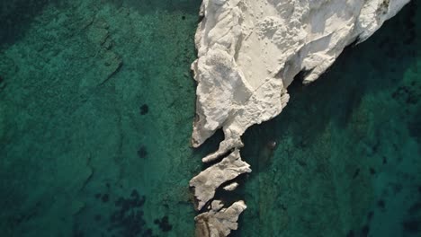 Der-Felsige-Archipel-Erstreckt-Sich-Im-Kristallklaren-Wasser-Des-Mittelmeers