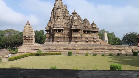 Tiro-Panorámico-Del-Templo-De-Vishwanath,-Grupo-Occidental-Del-Templo,-Khajuraho