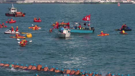 Über-1.500-Teilnehmer-Sind-Bereit,-Am-Jährlichen-Cross-Harbor-Schwimmwettbewerb-New-World-Harbour-Race-In-Hongkong-Teilzunehmen