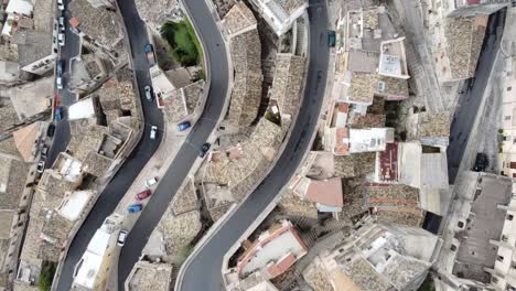 tiny-cars-curves-through-the-amazing-narrow-streets-of-ragusa