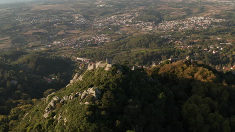 Luftaufnahme-Von-Castelo-Dos-Mouros-–-Schloss-Der-Mauren-–-Im-Sintra-Nationalpark,-Portugal
