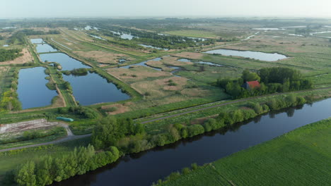 Malerische-Aussicht-Auf-Die-Natur-Mit-Niederländischen-Poldern-In-Ossenzijl,-Friesland,-Niederlande