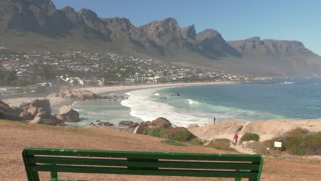 Establishing-shot-of-Capetown,-South-Africa-along-the-coastal-area
