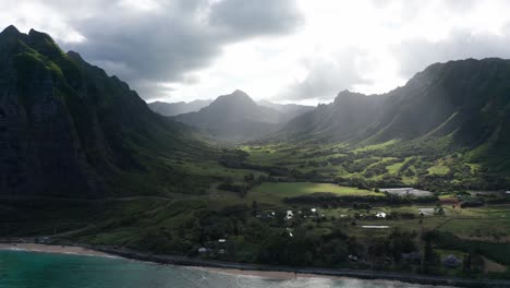 Wide-aerial-panning-shot-of-Hawaii's-majestic-Jurassic-Valley-along-the-coast-of-O'ahu