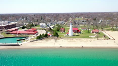 Fort-Gratiot-Lighthouse-in-Port-Huron,-Michigan-with-drone-video-moving-sideways