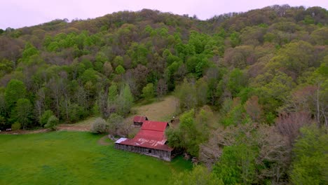 aerial-push-in-to-old-barn-near-matney-nc-near-boone,-blowing-rock-and-banner-elk-nc,-north-carolina