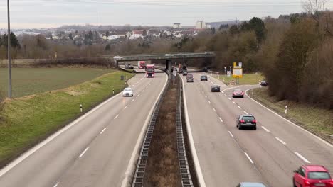 Cars-driving-on-the-B10-between-Stuttgart-and-Ulm