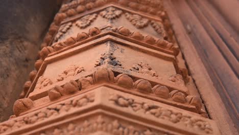 close-up-shot-at-pillar-decoration-pattern-Banteay-Samre