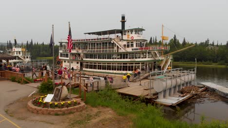 4K-Drone-Video-of-People-Boarding-Sternwheel-Riverboat-on-Chena-River-in-Fairbanks,-AK-during-Summer-Day