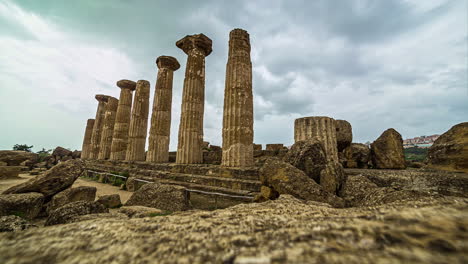 View-of-the-pillars-in-Valle-dei-Templi-near-Agrigento-in-Sicily,-Italy-at-daytime-in-timelapse