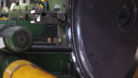 Automatische-Maschine-In-Der-Metallindustrie