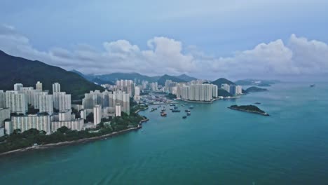 Die-Drohnenansicht-Der-Stadtlandschaft-Von-Aberdeen-In-Hongkong