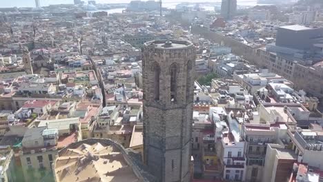 Close-up-Basílica-de-Santa-Maria-del-Pi-tower