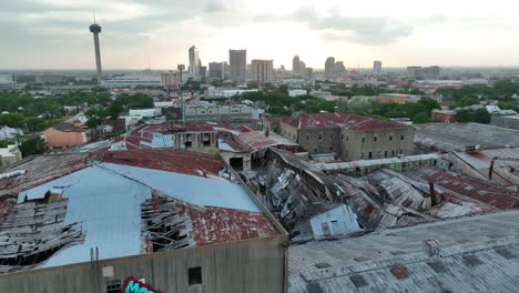 Gebäude-In-San-Antonio-In-Einem-Schlechten-Zustand,-Durch-Hurrikan-Beschädigt