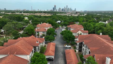 Grandes-Casas-Privadas-Y-Comunidades-De-Apartamentos-En-EE.-UU.