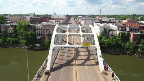 Edmund-Pettus-bridge-in-Selma,-Alabama-with-drone-video-pulling-out