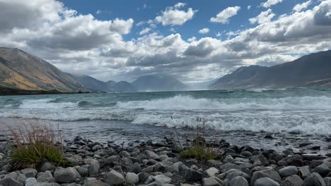 Waves-rolling-ashore-at-Lake-Ohau,-NZ