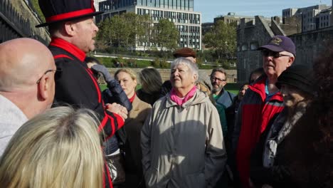 Yeomen-Warder-tour-guide-talking-in-front-of-tourist-group-during-a-tour-of-the-Tower-of-London