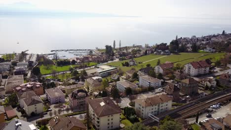 Drohnen-Luftaufnahme-Des-Genfer-Seeblicks-Von-Lausanne,-Schweiz