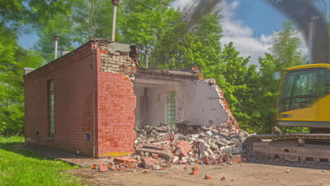 Excavator-demolishing-old-brick-building-quickly