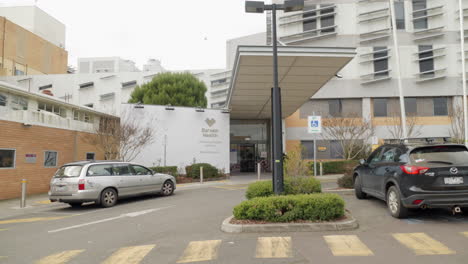 Main-Entrance-To-Geelong-University-Hospital,-Australia