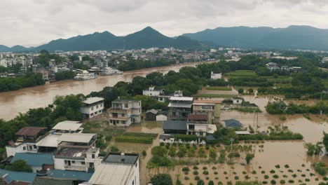 Wasserschäden-An-Gebäuden-In-Guilin,-China,-Folgen-Von-Starkregen,-Drohnenansicht