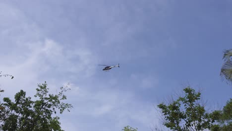 Un-Helicóptero-En-Las-Cascadas-De-San-Luis