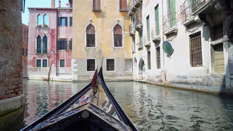 Traveling-Through-Narrow-Canal-With-Gondola-In-Venice,-Italy