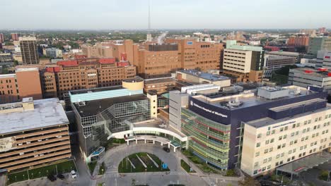 Detroit-Medical-Center-during-a-sunny-nice-day-in-Detroit,-Michigan,-Aerial-forwarding-establishing-shot