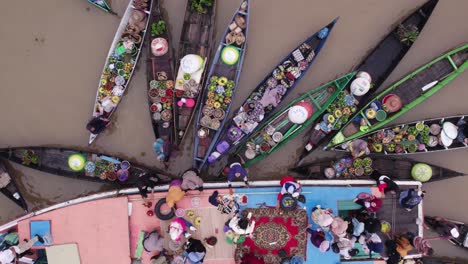 Colorful-floating-market-with-local-people-trading-food-on-water,-top-down