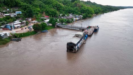 Frachtschiff-Auf-Dem-Amazonas.-Amazonien.-Südamerika