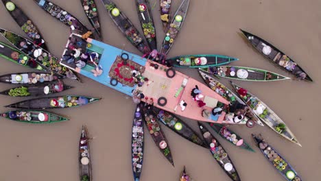Above-authentic-floating-food-market-on-river-in-Asia,-top-down