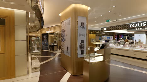 Luxuriöse-Uhren-Der-Marke-Piaget-An-Der-Theke-Eines-Einkaufszentrums