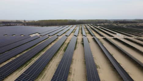 Sonnenkollektoren-Produzieren-Grüne-Energie