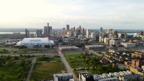 Aerial-forwarding-shot-of-urban-green-space,-downtown-Detroit-with-Comercia-baseball-park-and-Ford-football-field