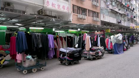 Textilstand-Straßenmarkt-In-Hongkong-Gesehen