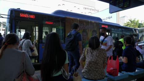 Passengers-waiting-to-get-on-bus-after-shopping-at-retail-Big-C-Supercenter,-Bangkok,-Thailand