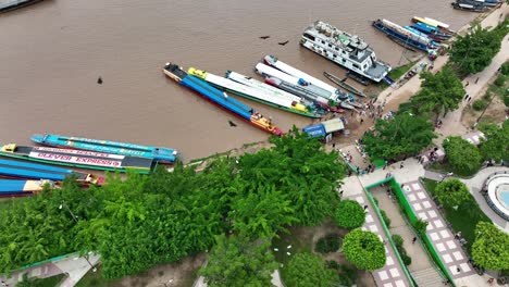 Lancha-Boats-express-transporttion-and-fishing-in-Peru,-Pacalpa